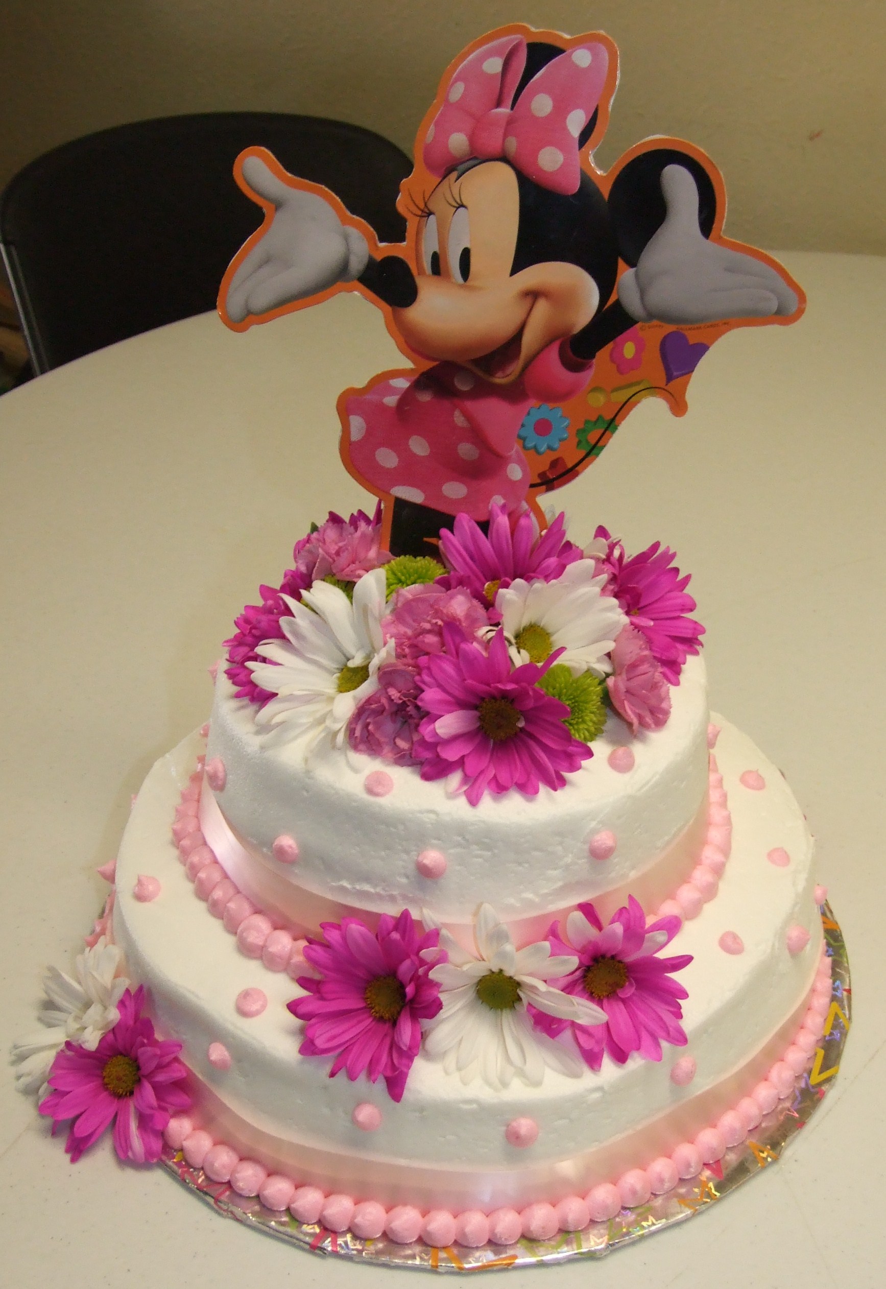 Minni Mouse cake with fresh flowers....